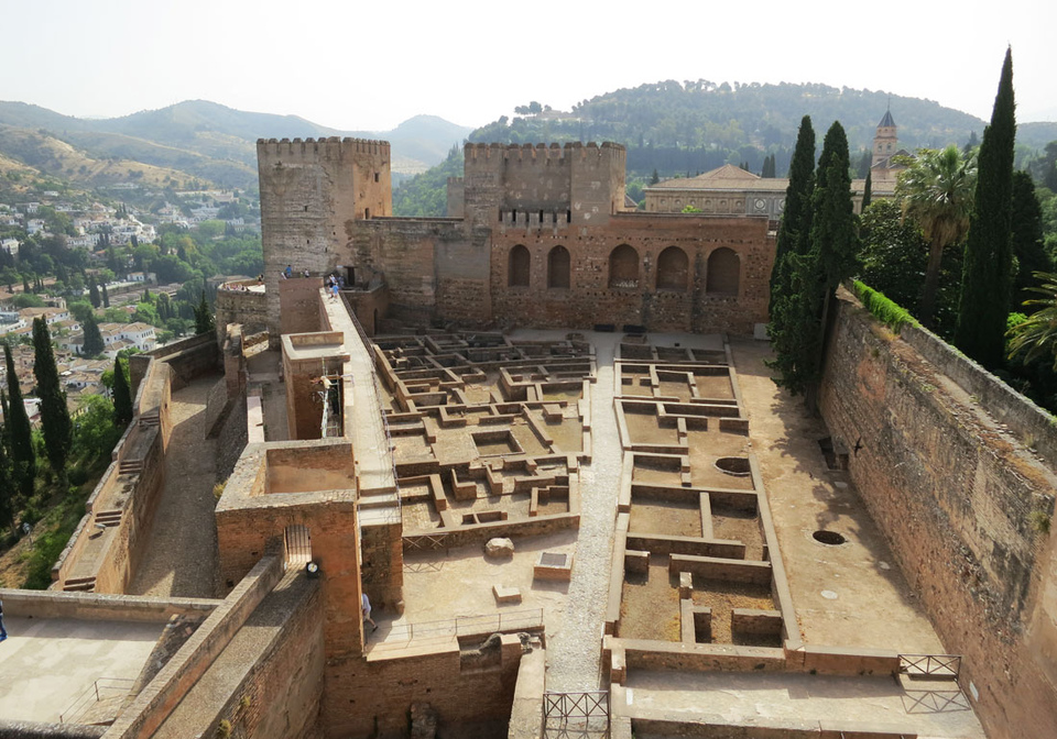 Дворцовый комплекс Альгамбра в Гранаде. От безумия до величия: можно ли увидеть Испанию за 10 дней. Изображение 60