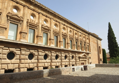 Дворец Карла V. Дворцовый комплекс Альгамбра в Гранаде. От безумия до величия: можно ли увидеть Испанию за 10 дней. Изображение 79