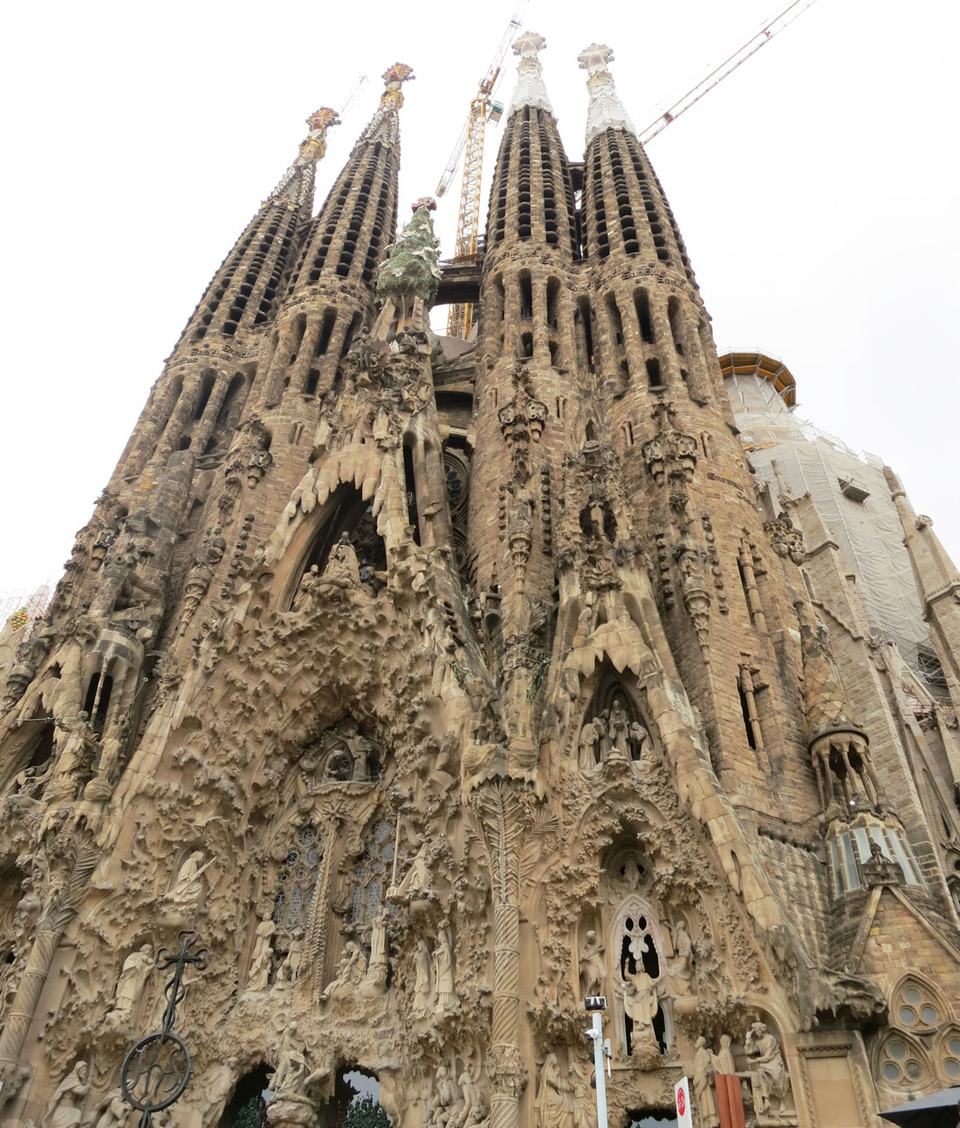 Собор Святого Семейства (Саграда Фамилья) в Барселоне. Архитектура Гауди. . От безумия до величия: можно ли увидеть Испанию за 10 дней. Изображение 122