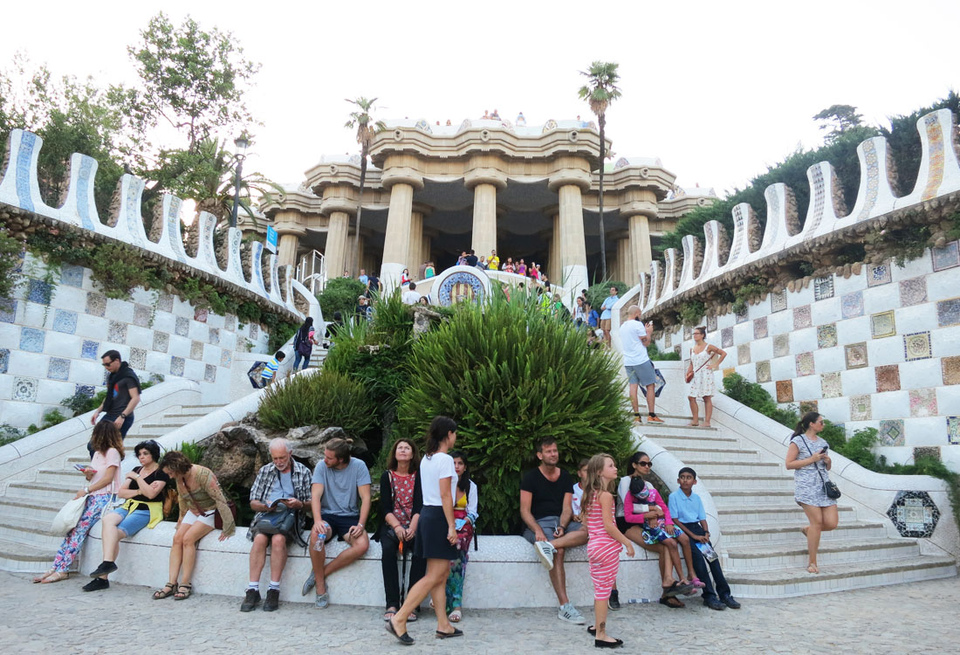 Парк Гуэля в Барселоне. Архитектура Гауди. От безумия до величия: можно ли увидеть Испанию за 10 дней. Изображение 145