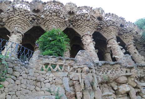 Парк Гуэля в Барселоне. Архитектура Гауди. От безумия до величия: можно ли увидеть Испанию за 10 дней. Изображение 144