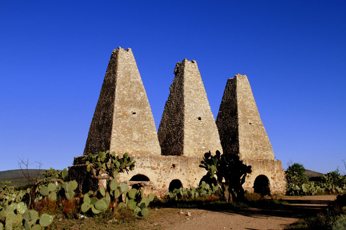 В 2012 году этот заброшенный шахтерский город, где сохранились постройки 16 века, был назван «волшебным городом Мексики».. 10 самых впечатляющих городов-призраков и современных руин. Изображение 9.2