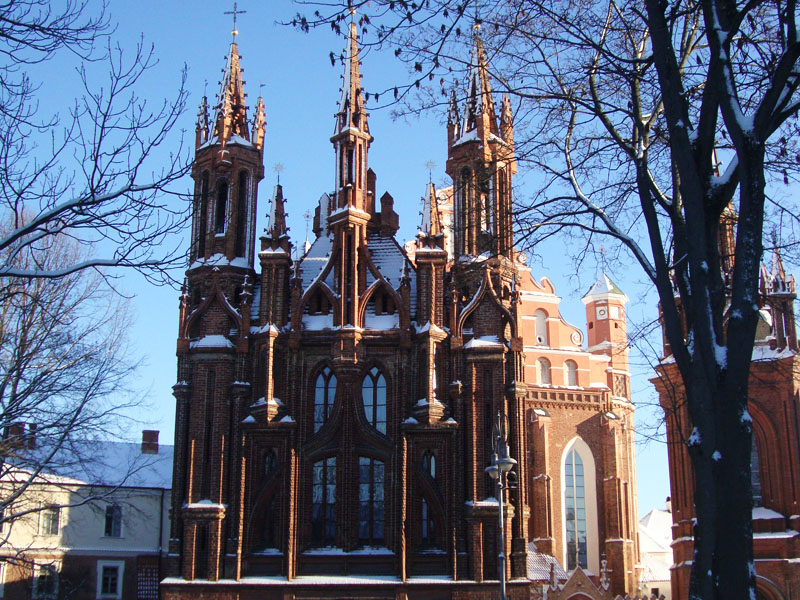 Костел Святой Анны в Вильнюсе. «Потеряться в Средневековье»: 10 вещей, которые нужно сделать в Прибалтике зимой. Изображение 1.2