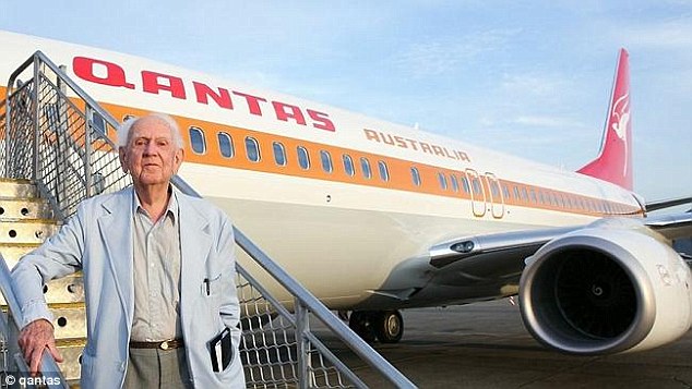 Австралийский пенсионер преодолел почти 5 тыс. км, став пассажиром 960 рейсов авиакомпании Qantas. Изображение 1.1
