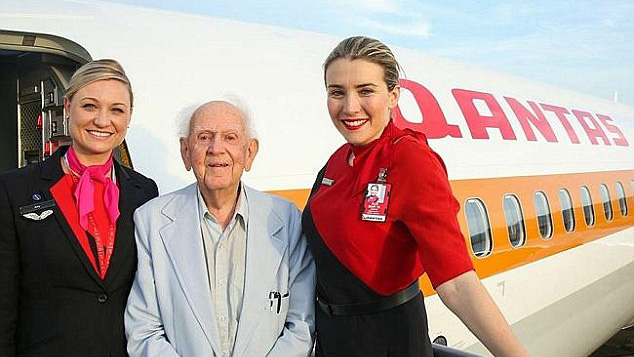 Австралийский пенсионер преодолел почти 5 тыс. км, став пассажиром 960 рейсов авиакомпании Qantas. Изображение 1.2
