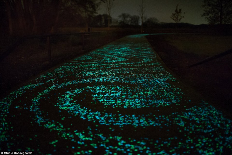 В Нидерландах открылась велосипедная дорожка, по ночам напоминающая звездное небо. Изображение 1.1