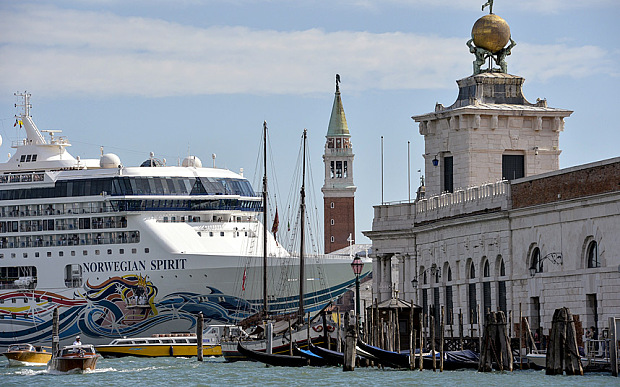 Венеция. Недалеко от Венеции хотят построить остров-терминал для круизных судов. Изображение 1
