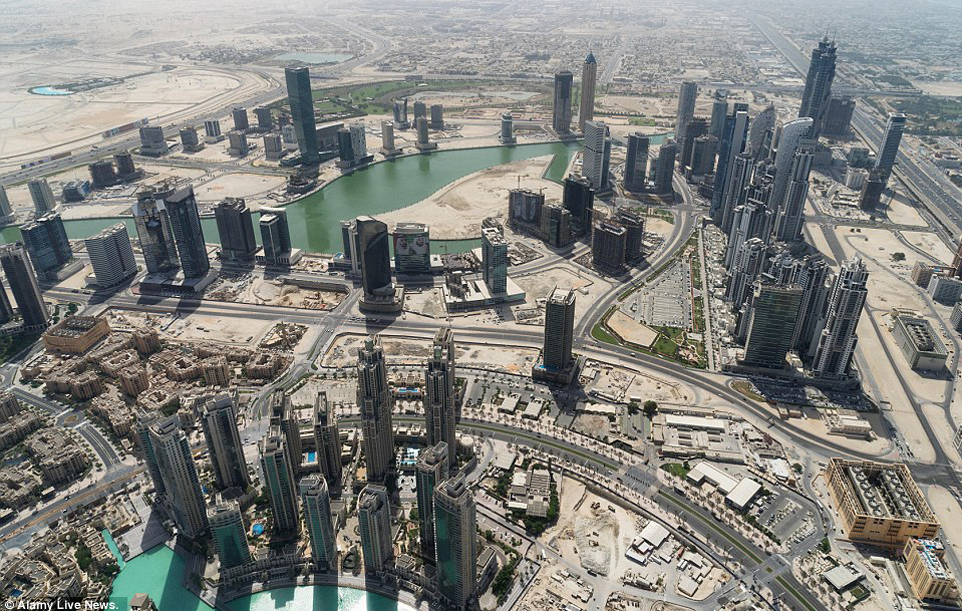 В башне Бурдж-Халифа в Дубае открылась самая высокая в мире смотровая площадка. Изображение 1.3
