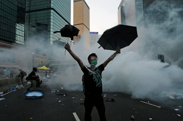 Власти Гонконга призывают туристов избегать посещения четырех районов из-за беспорядков. Изображение 1.1