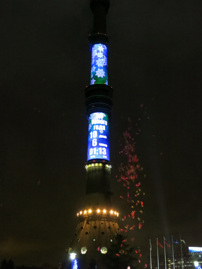 Останкинская башня. На Останкинской башне открылись самые большие в России часы, отсчитывающие время до Нового года. Изображение 2