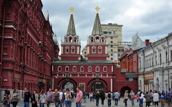 Москва, Красная площадь, туристы в Москве. В Москве впервые выпустили карту достопримечательностей на китайском языке. Изображение 1