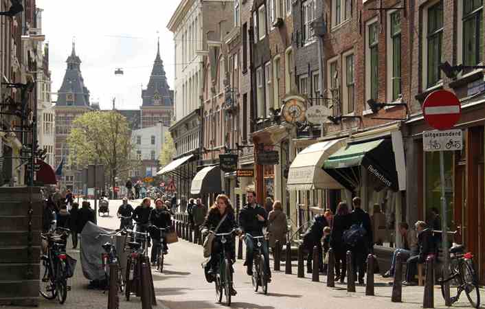 Улицы Авмстердама. Российский турпоток в Европу с начала года упал на треть. Изображение 1