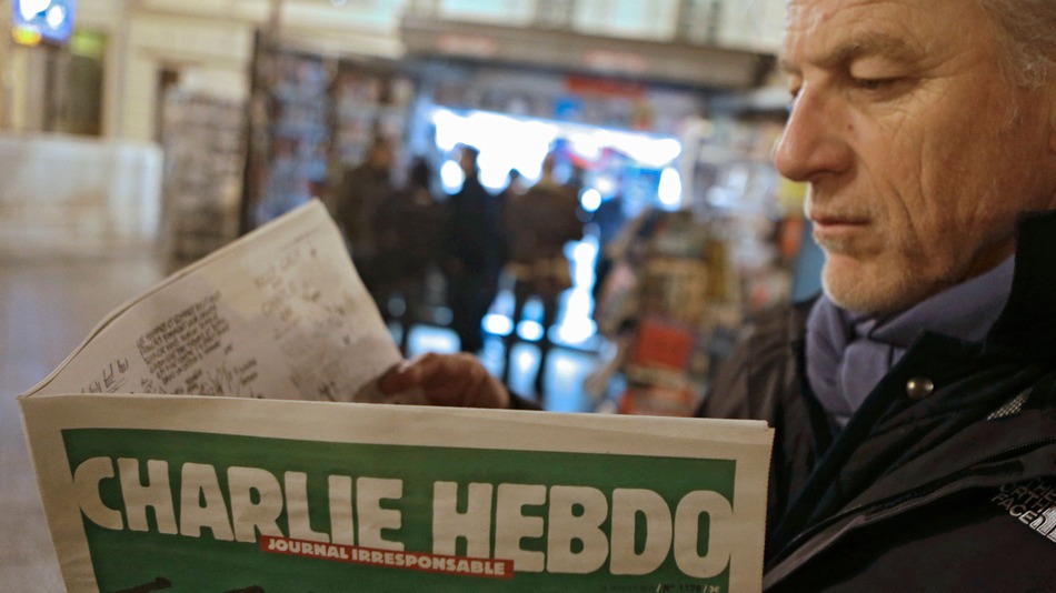 Charlie Hebdo. Air France бесплатно распространяет номера сатирического журнала Charlie Hebdo. Изображение 1