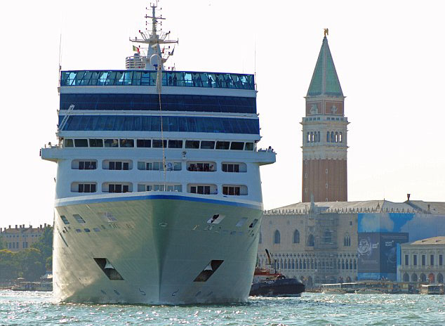 Круизы в Венеции. В Венеции отменили запрет на вхождение больших круизных лайнеров. Изображение 1