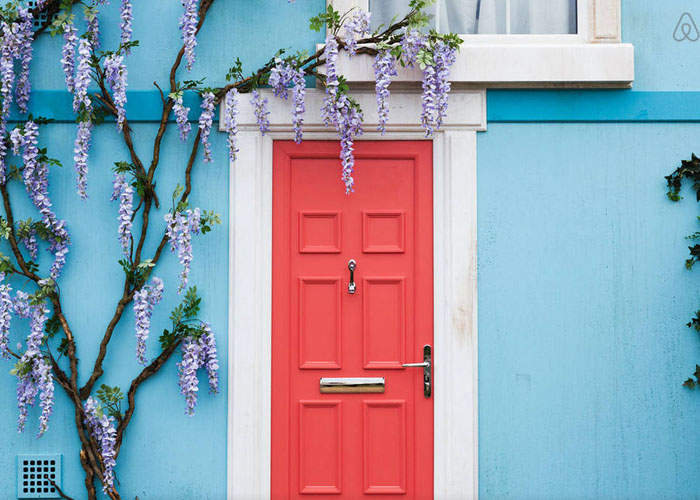 Плавучий дом на Темзе, Airbnb. Фото дня: сервис бронирования апартаментов запустил по Темзе плавучий дом. Изображение 1.4