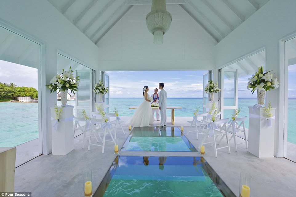 Свадьба на Мальдивах фото. На Мальдивах открылась «часовня на воде» для свадебных церемоний. Изображение 1.1