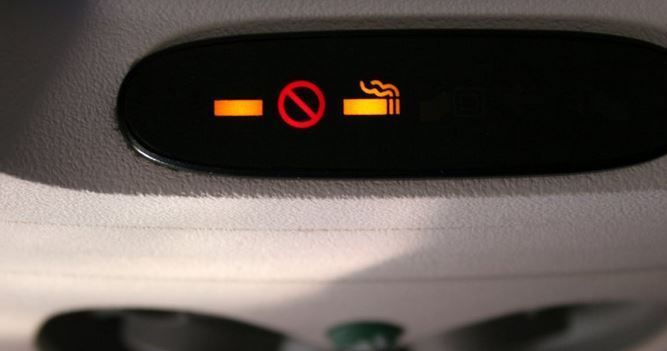 Курение в самолете. Аэропорт Домодедово запретил провозить электронные сигареты в багаже. Изображение 1