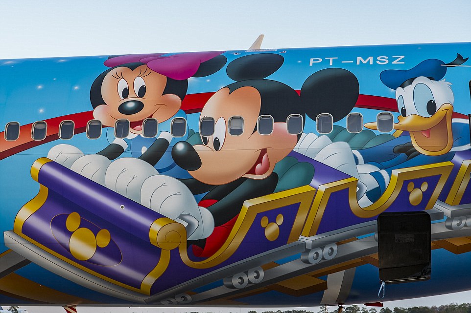 Самолет бразильской авиакомпании украсили персонажи Disney. Изображение 1.3