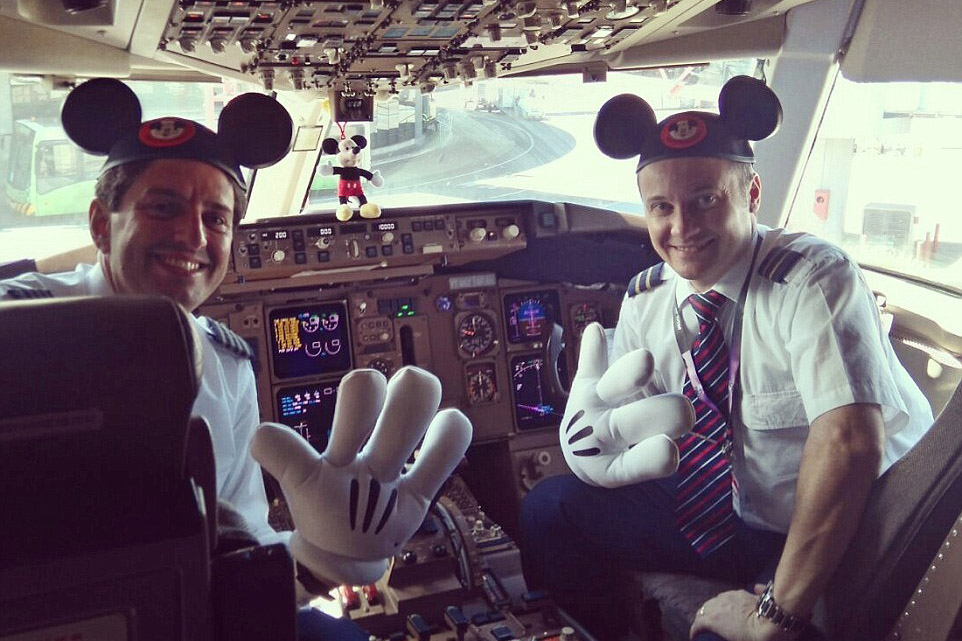 Самолет бразильской авиакомпании украсили персонажи Disney. Изображение 1.1