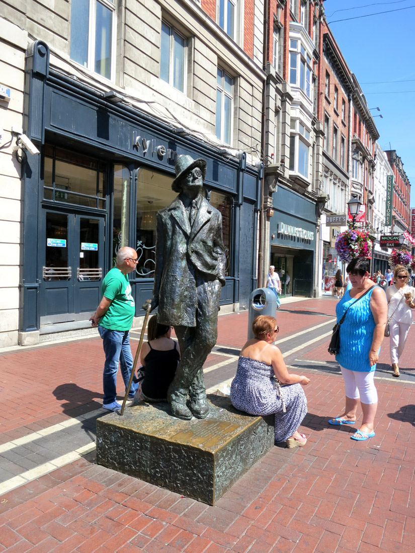 Памятник Джеймсу Джойсу в Дублине. Дублин: город-гот. Изображение 25